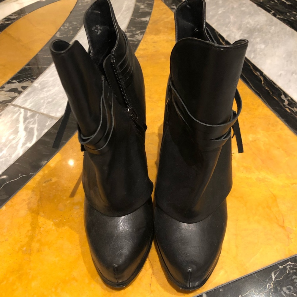 Platform ankle boots